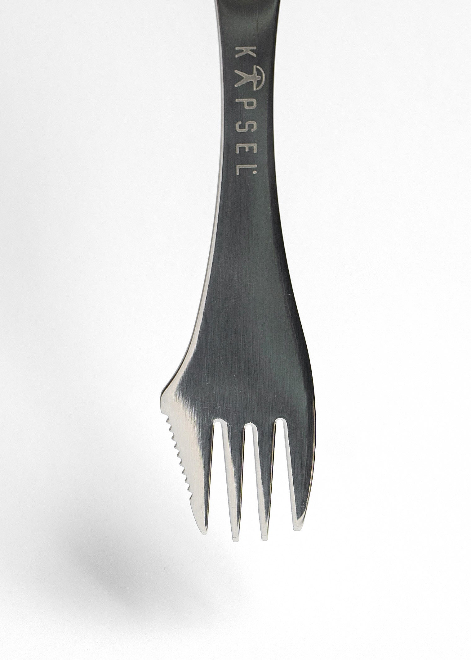 Metallic spork with 'Kapsel' branding on a white background